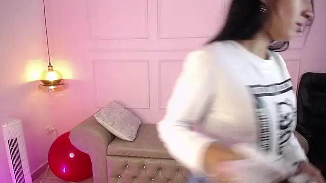 yenny garcia online show from March 18, 12:05 am