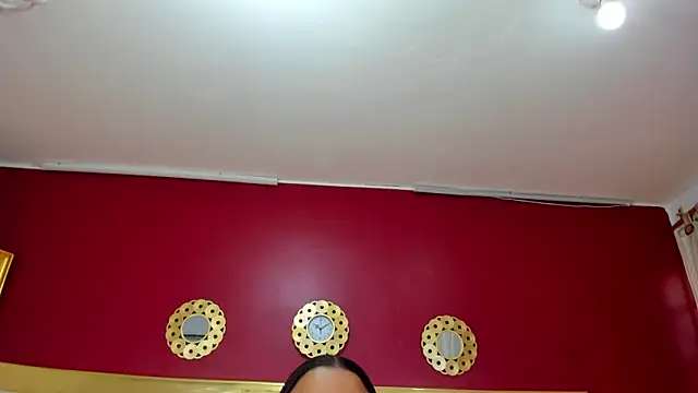 EileenBenzon online show from December 10, 2:28 pm