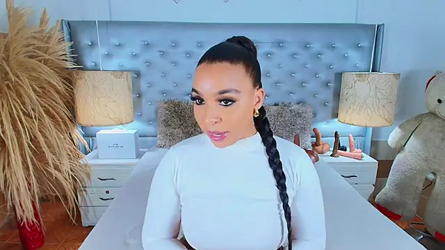 EileenBenzon online show from March 15, 3:40 am