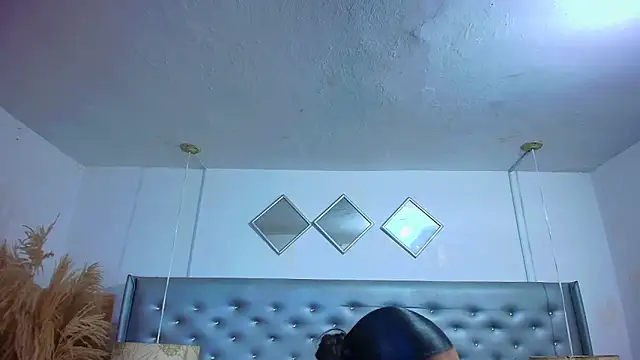 EileenBenzon online show from November 26, 5:19 am