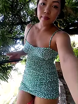 sweet outdoor charm online show from December 18, 6:35 pm