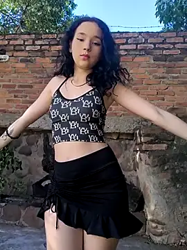 sweet outdoor charm online show from September 28, 8:03 pm