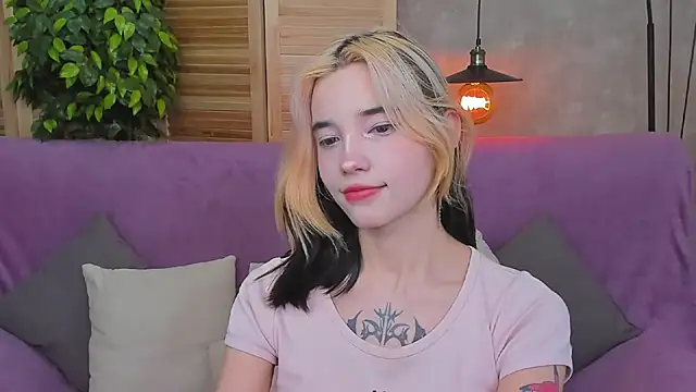 as1an girlfriend online show from January 12, 7:11 am