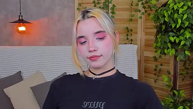 as1an girlfriend online show from January 28, 10:45 am