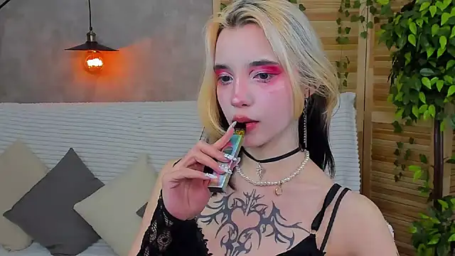 as1an girlfriend online show from January 31, 7:18 am