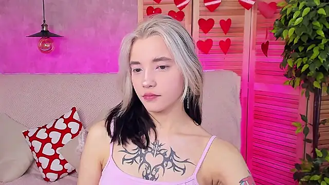 as1an girlfriend online show from February 19, 4:01 am