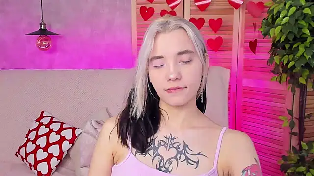 as1an girlfriend online show from February 19, 7:06 am