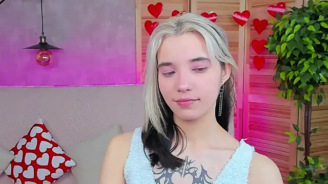 as1an girlfriend online show from February 24, 7:11 am