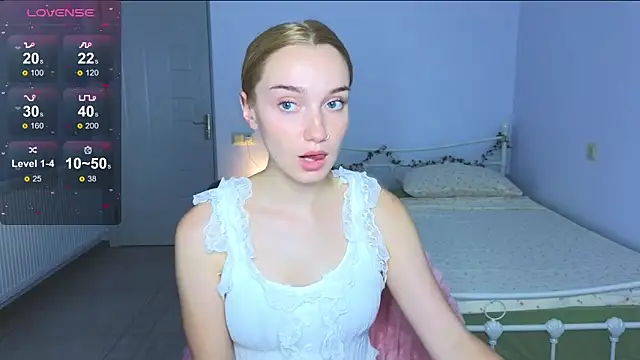 Snapshot of Wild_Sophie_ chatting on October 5, 4:49 pm Wild Sophie online show from October 5, 4:49 pm