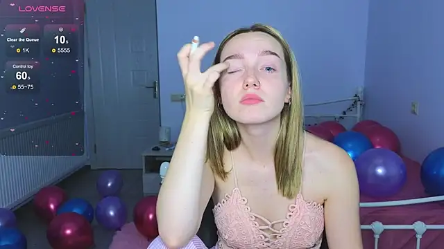 Snapshot of Wild_Sophie_ chatting on November 26, 6:42 pm Wild Sophie online show from November 26, 6:42 pm