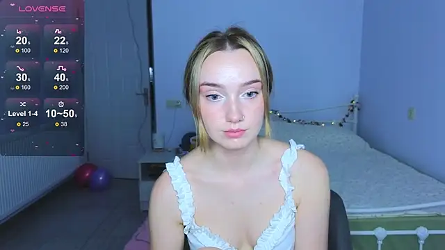 Snapshot of Wild_Sophie_ chatting on December 4, 2:15 pm Wild Sophie online show from December 4, 2:15 pm