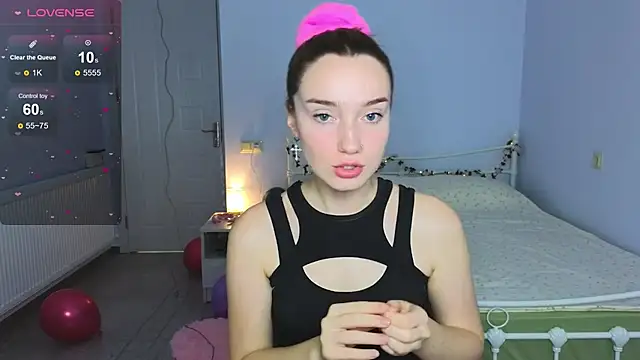 Snapshot of Wild_Sophie_ chatting on December 5, 3:41 pm Wild Sophie online show from December 5, 3:41 pm