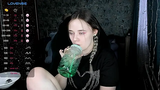 Snapshot of Your_small_bunny chatting on December 5, 9:28 am Your small bunny online show from December 5, 9:28 am