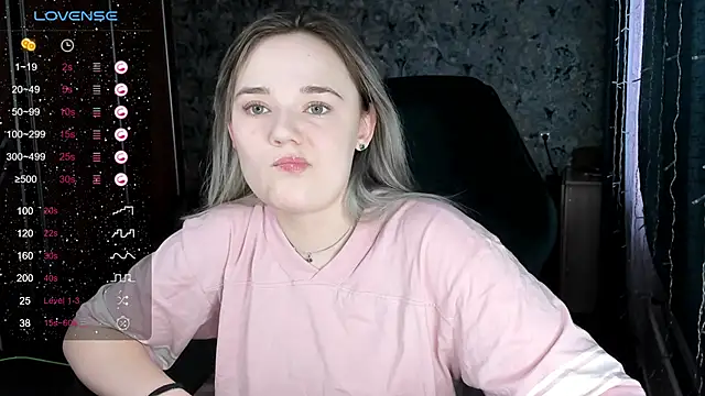 Snapshot of Your_small_bunny chatting on December 9, 3:29 am Your small bunny online show from December 9, 3:29 am