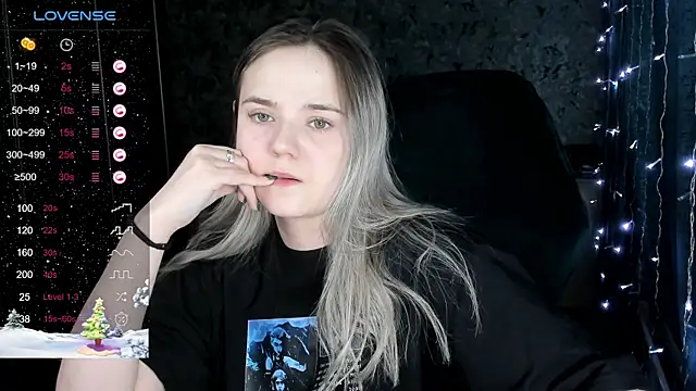 Snapshot of Your_small_bunny chatting on December 9, 10:11 am Your small bunny online show from December 9, 10:11 am