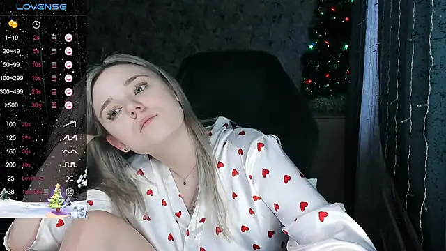 Snapshot of Your_small_bunny chatting on December 20, 9:21 am Your small bunny online show from December 20, 9:21 am