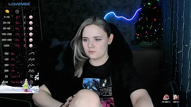 Snapshot of Your_small_bunny chatting on December 22, 12:05 pm Your small bunny online show from December 22, 12:05 pm