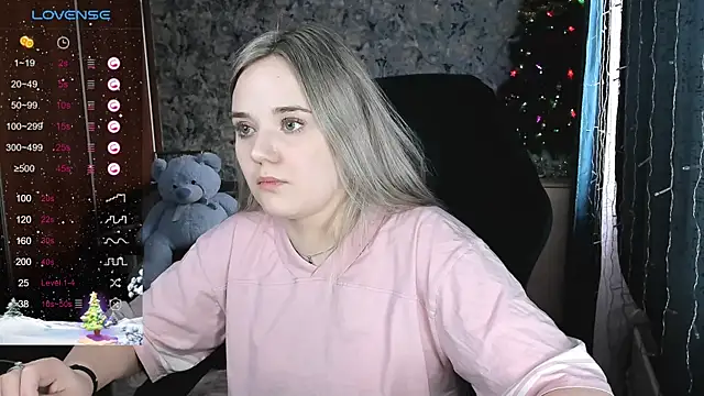 Snapshot of Your_small_bunny chatting on December 23, 7:17 am Your small bunny online show from December 23, 7:17 am