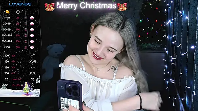 Snapshot of Your_small_bunny chatting on December 25, 11:43 am Your small bunny online show from December 25, 11:43 am