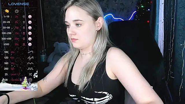 Snapshot of Your_small_bunny chatting on January 4, 4:33 am Your small bunny online show from January 4, 4:33 am