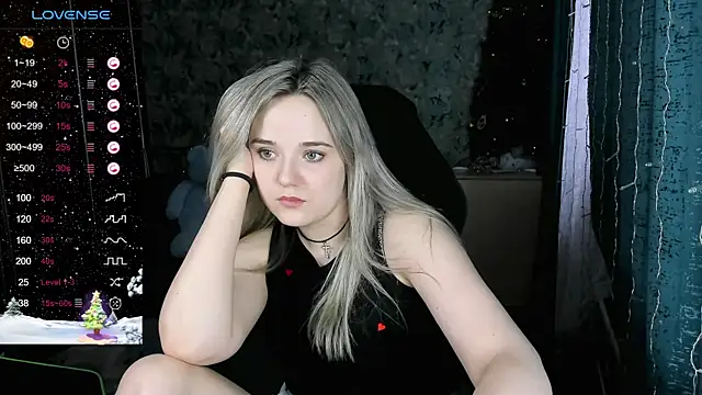 Snapshot of Your_small_bunny chatting on January 9, 9:27 am Your small bunny online show from January 9, 9:27 am