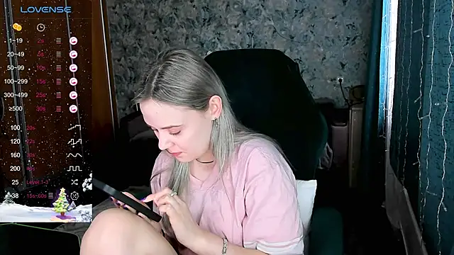 Snapshot of Your_small_bunny chatting on January 21, 7:26 am Your small bunny online show from January 21, 7:26 am