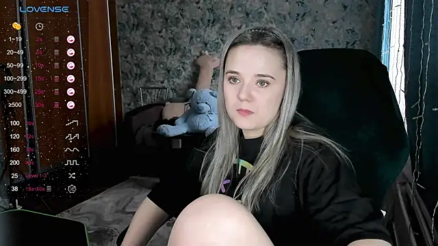 Snapshot of Your_small_bunny chatting on January 27, 7:56 am Your small bunny online show from January 27, 7:56 am