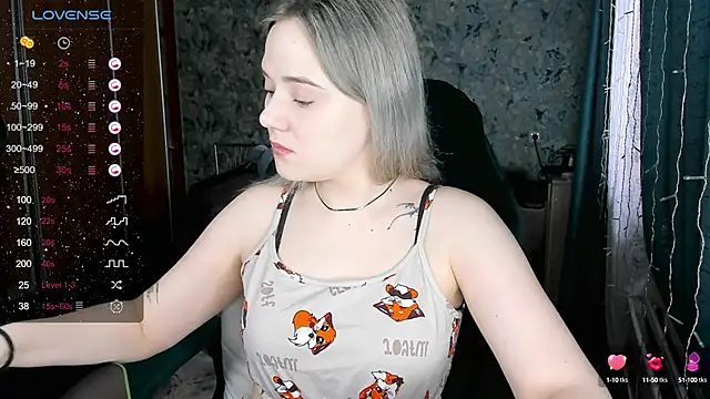 Snapshot of Your_small_bunny chatting on January 28, 3:57 am Your small bunny online show from January 28, 3:57 am