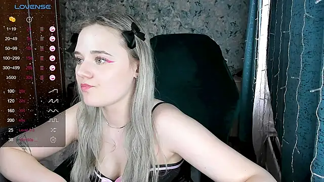 Snapshot of Your_small_bunny chatting on February 1, 9:11 am Your small bunny online show from February 1, 9:11 am