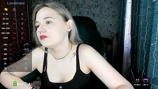 Snapshot of Your_small_bunny chatting on February 5, 3:23 am Your small bunny online show from February 5, 3:23 am