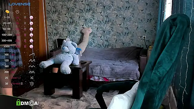 Snapshot of Your_small_bunny chatting on February 5, 6:24 am Your small bunny online show from February 5, 6:24 am