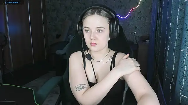 Snapshot of Your_small_bunny chatting on February 6, 2:26 pm Your small bunny online show from February 6, 2:26 pm