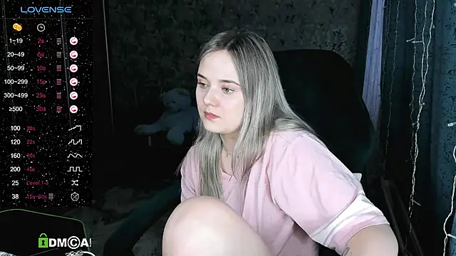 Snapshot of Your_small_bunny chatting on February 10, 10:53 am Your small bunny online show from February 10, 10:53 am