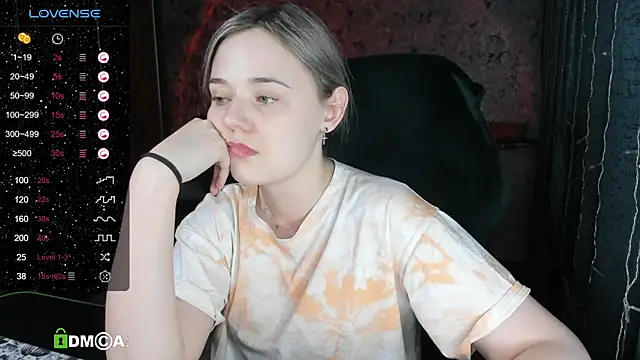 Snapshot of Your_small_bunny chatting on February 12, 11:18 am Your small bunny online show from February 12, 11:18 am