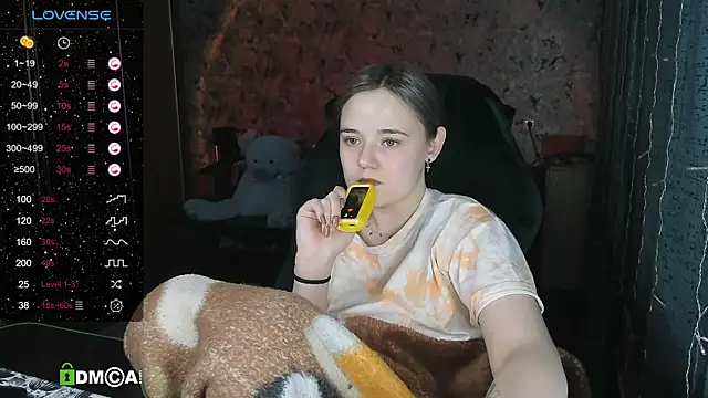 Snapshot of Your_small_bunny chatting on February 12, 2:21 pm Your small bunny online show from February 12, 2:21 pm