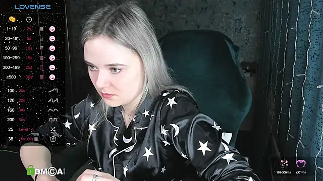 Snapshot of Your_small_bunny chatting on February 19, 1:18 am Your small bunny online show from February 19, 1:18 am