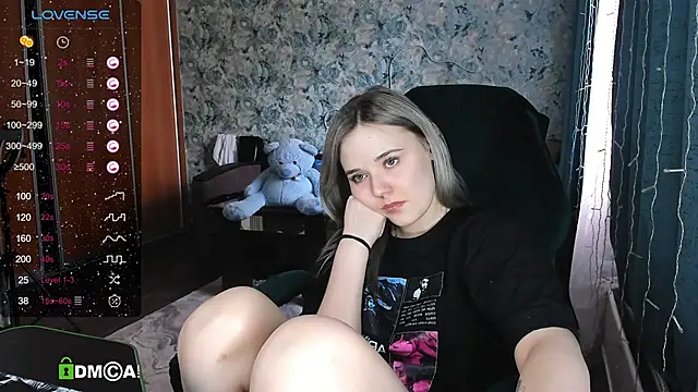 Snapshot of Your_small_bunny chatting on February 26, 7:20 am Your small bunny online show from February 26, 7:20 am