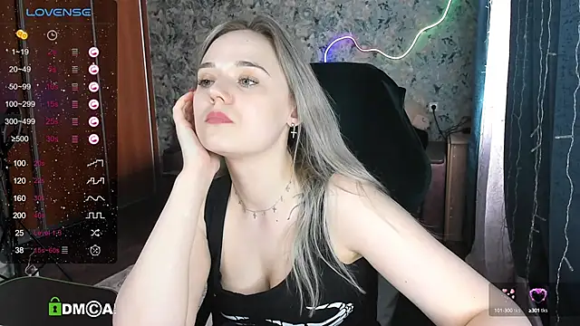 Snapshot of Your_small_bunny chatting on February 28, 6:43 am Your small bunny online show from February 28, 6:43 am