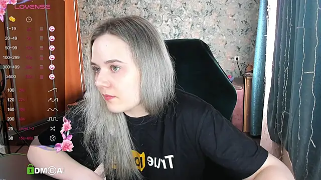 Snapshot of Your_small_bunny chatting on March 10, 9:10 am Your small bunny online show from March 10, 9:10 am