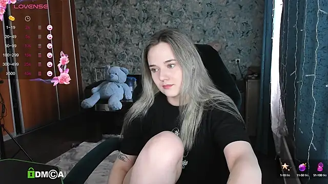 Snapshot of Your_small_bunny chatting on March 11, 6:21 am Your small bunny online show from March 11, 6:21 am