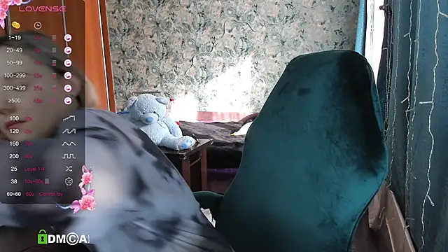 Snapshot of Your_small_bunny chatting on March 13, 9:32 am Your small bunny online show from March 13, 9:32 am