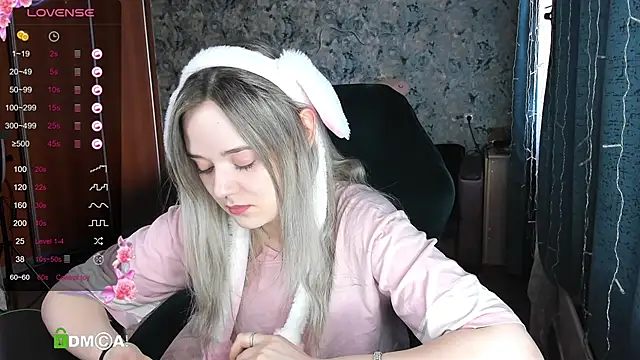 Snapshot of Your_small_bunny chatting on March 14, 4:10 am Your small bunny online show from March 14, 4:10 am