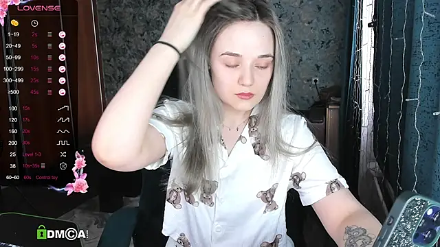 Snapshot of Your_small_bunny chatting on March 17, 6:51 am Your small bunny online show from March 17, 6:51 am