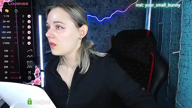 Snapshot of Your_small_bunny chatting on September 14, 2:11 am Your small bunny online show from September 14, 2:11 am