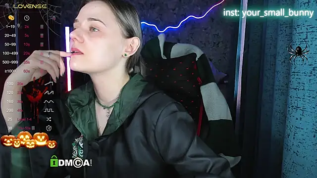 Snapshot of Your_small_bunny chatting on November 1, 2:13 am Your small bunny online show from November 1, 2:13 am