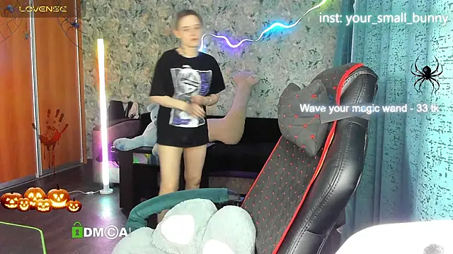 Snapshot of Your_small_bunny chatting on November 2, 2:03 am Your small bunny online show from November 2, 2:03 am