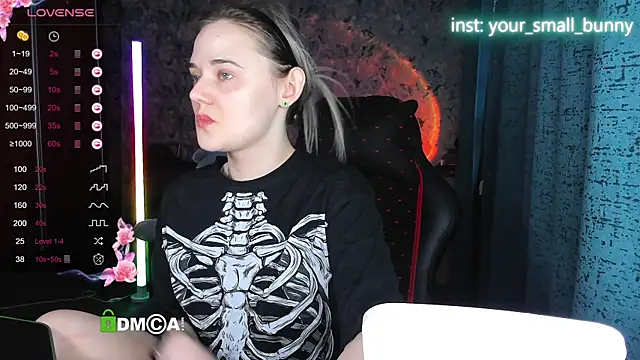 Snapshot of Your_small_bunny chatting on November 4, 3:16 am Your small bunny online show from November 4, 3:16 am