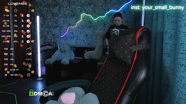 Snapshot of Your_small_bunny chatting on November 8, 2:12 am Your small bunny online show from November 8, 2:12 am