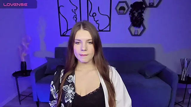 Snapshot of BellaSweetHeart chatting on December 6, 3:33 pm BellaSweetHeart online show from December 6, 3:33 pm