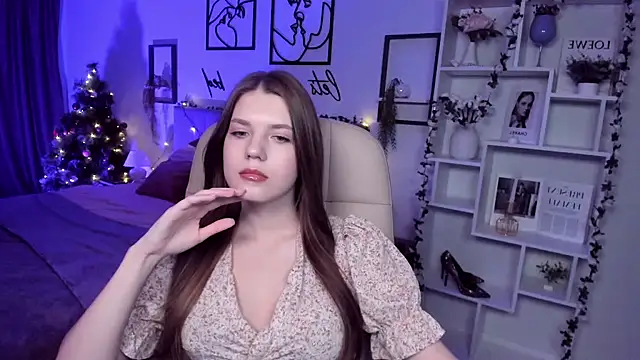 Snapshot of BellaSweetHeart chatting on December 11, 3:05 pm BellaSweetHeart online show from December 11, 3:05 pm